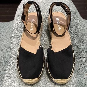 Soda Hemp Sandals size 6 NWOT